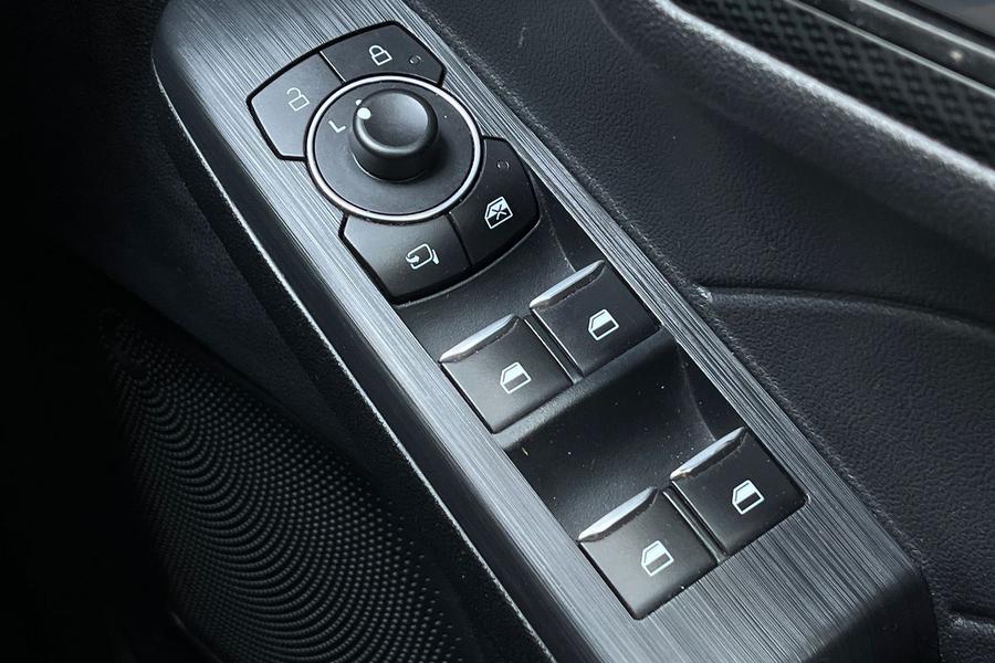 Ford Kuga Photo autoimg-a0be6427ed4bc3ba6775775234a6bff8d5716317.jpg