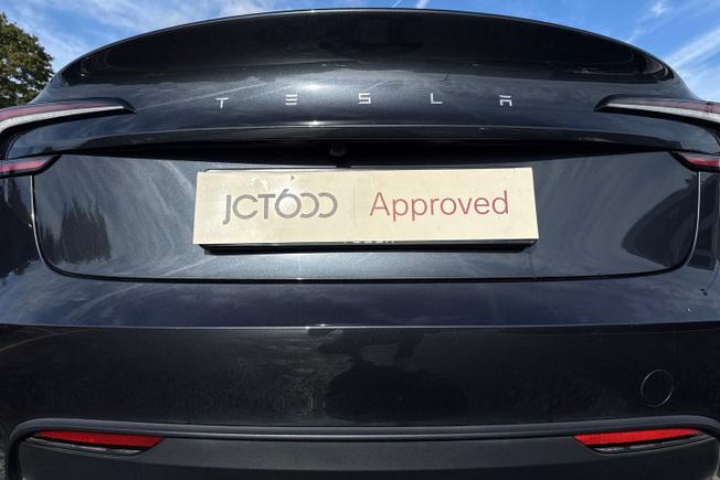 TESLA Model 3 Photo 30
