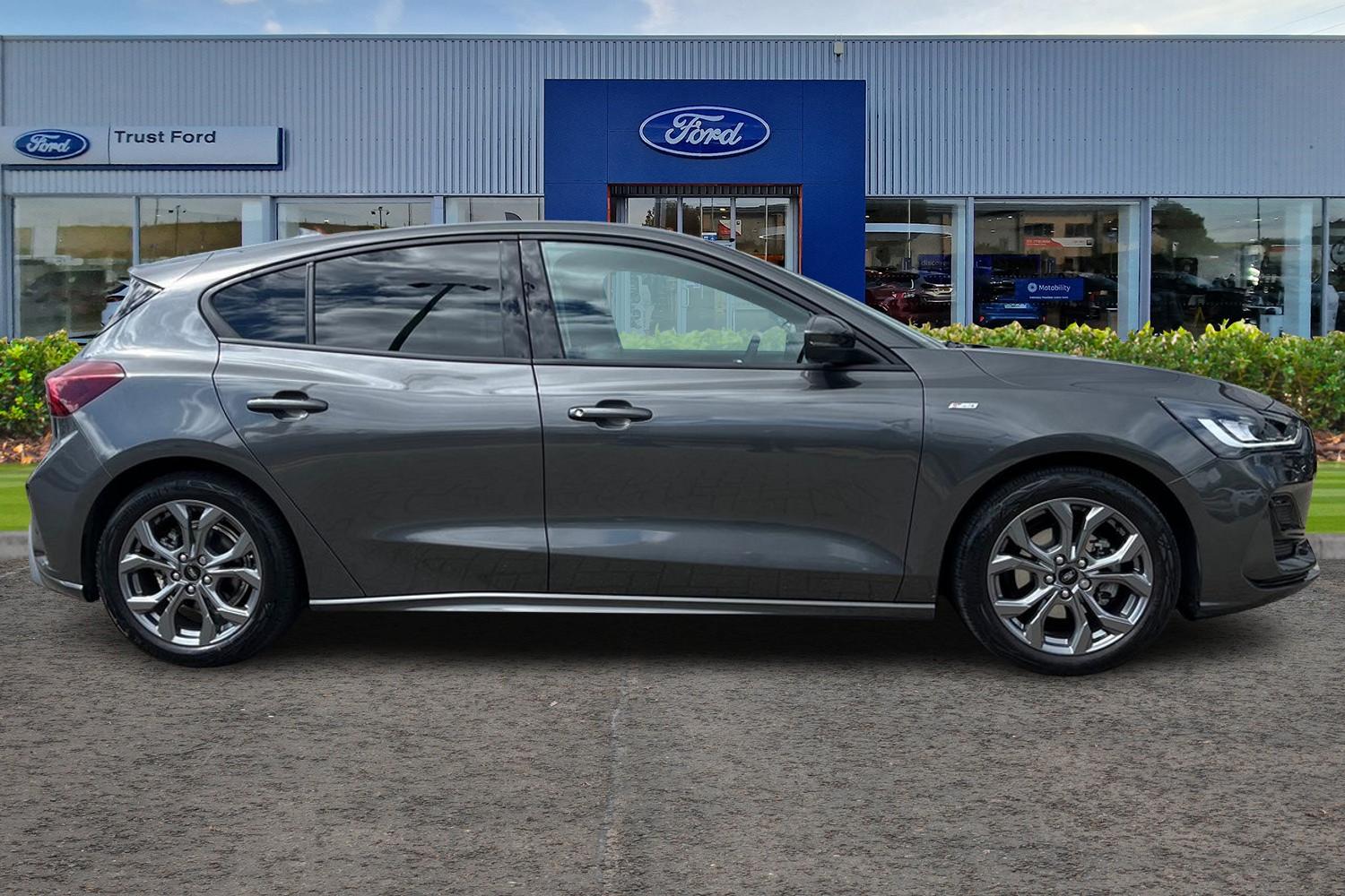 Ford Focus Photo 2