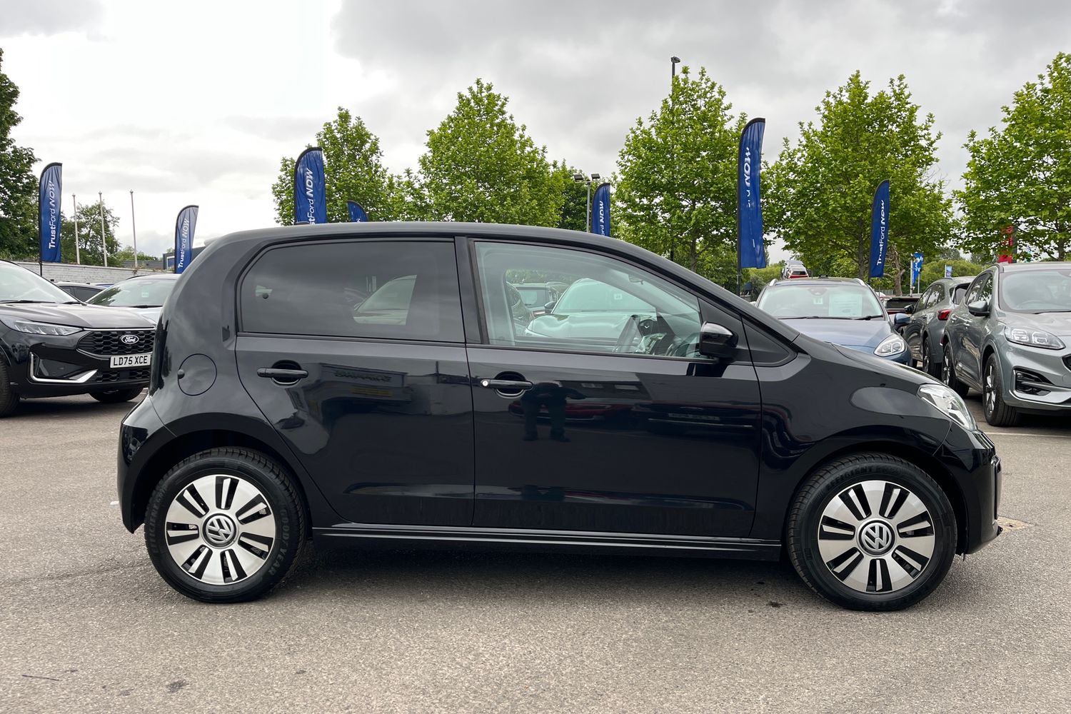 Volkswagen UP Photo 35