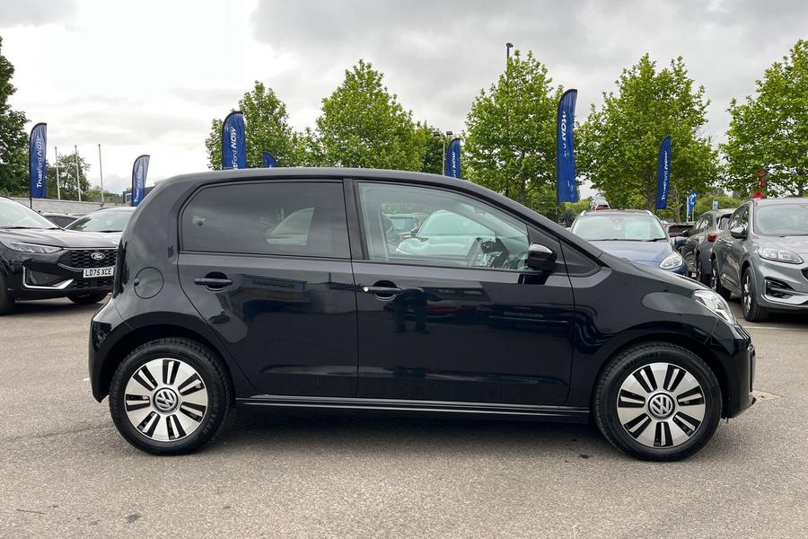 Volkswagen UP Photo autoimg-a0c6ab2116641b13ff2709f5832e94645dd4e598.jpg