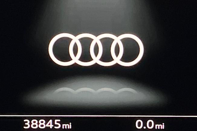 AUDI A6 Saloon Photo 15