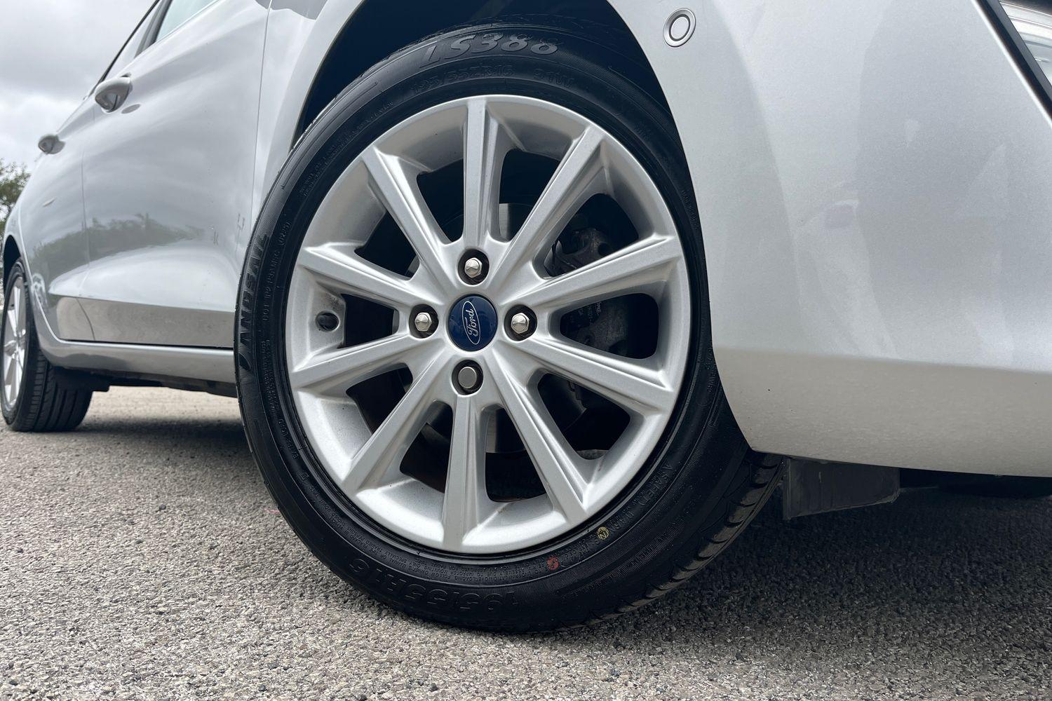 Ford Fiesta Photo 7