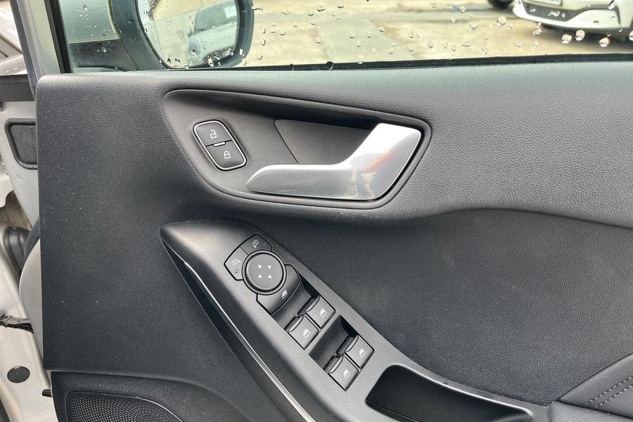 Ford FIESTA Photo autoimg-a0deb67c1252b047f240f67df2bdbf78b4338d7b.jpg