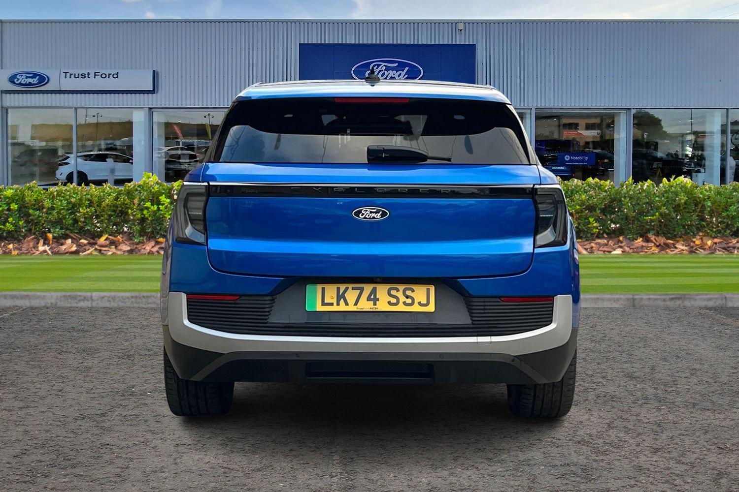 Ford Explorer Photo 6