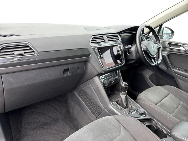 Volkswagen Tiguan Photo 2