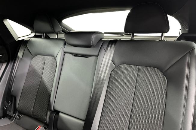 AUDI Q3 Photo 9