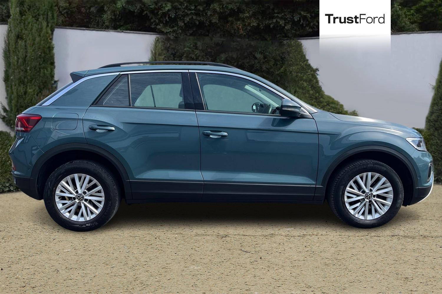 Volkswagen T-ROC Photo 2