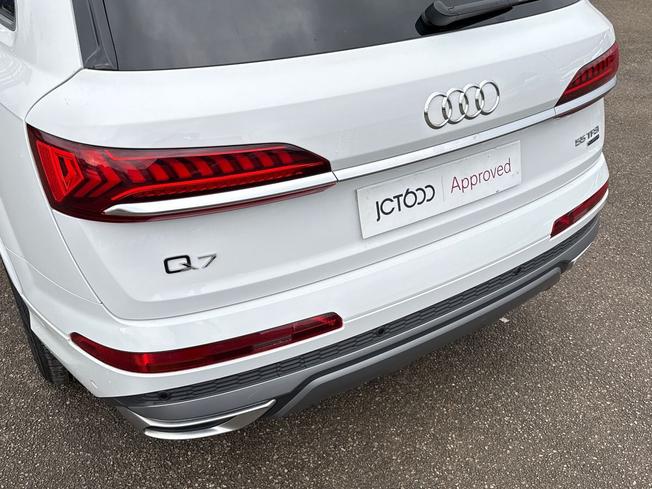 AUDI Q7 Photo 26