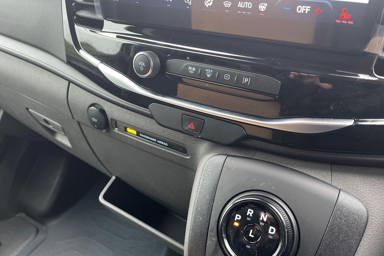 Ford E-TRANSIT Photo 28