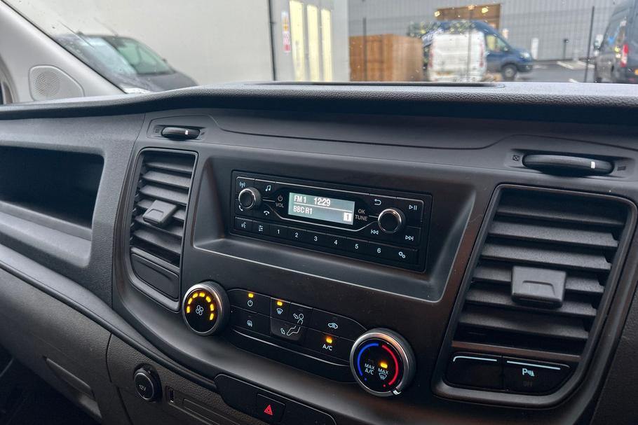 Used Ford TRANSIT CUSTOM YT19CSR 10