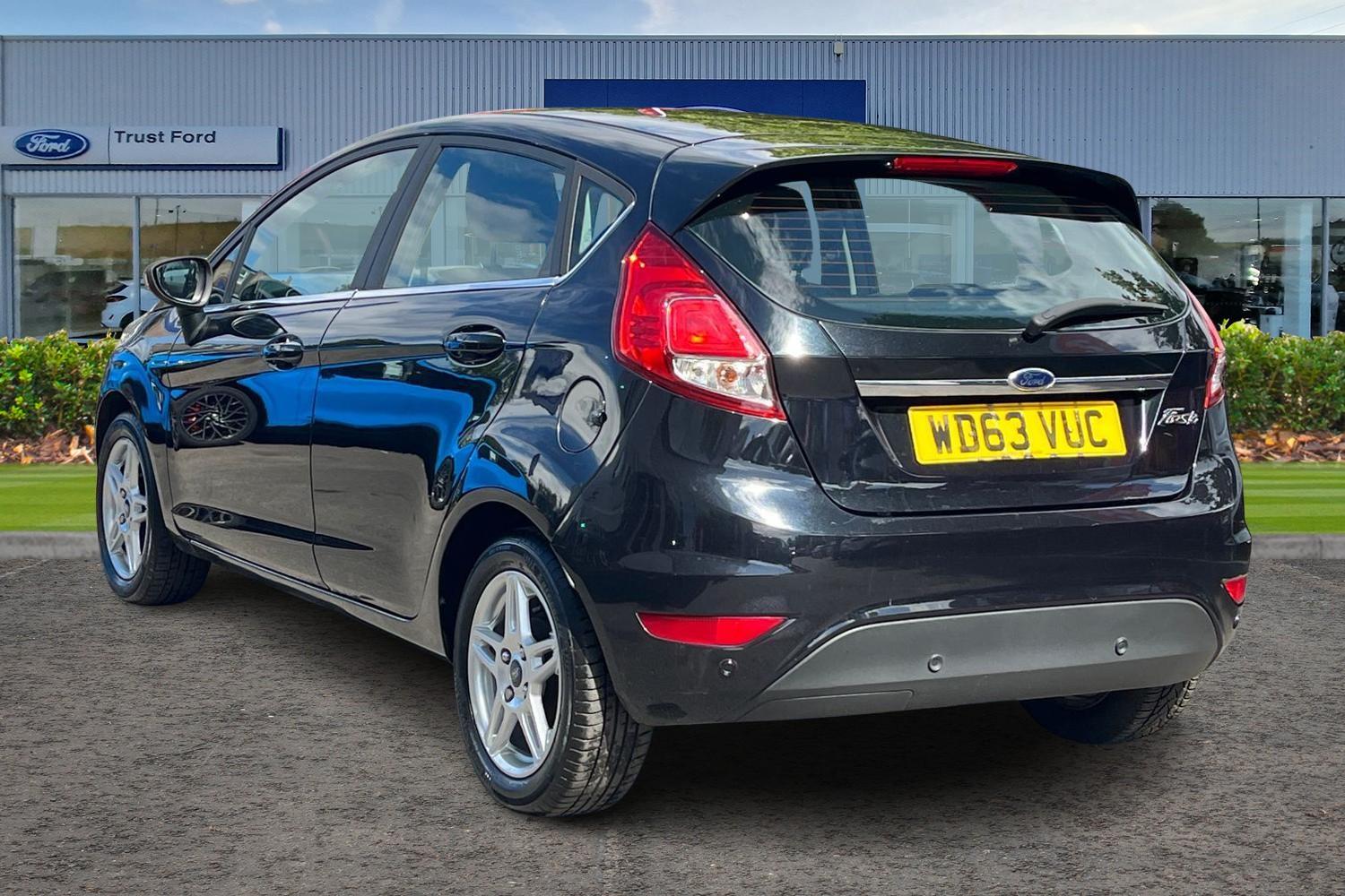 Ford FIESTA Photo 1