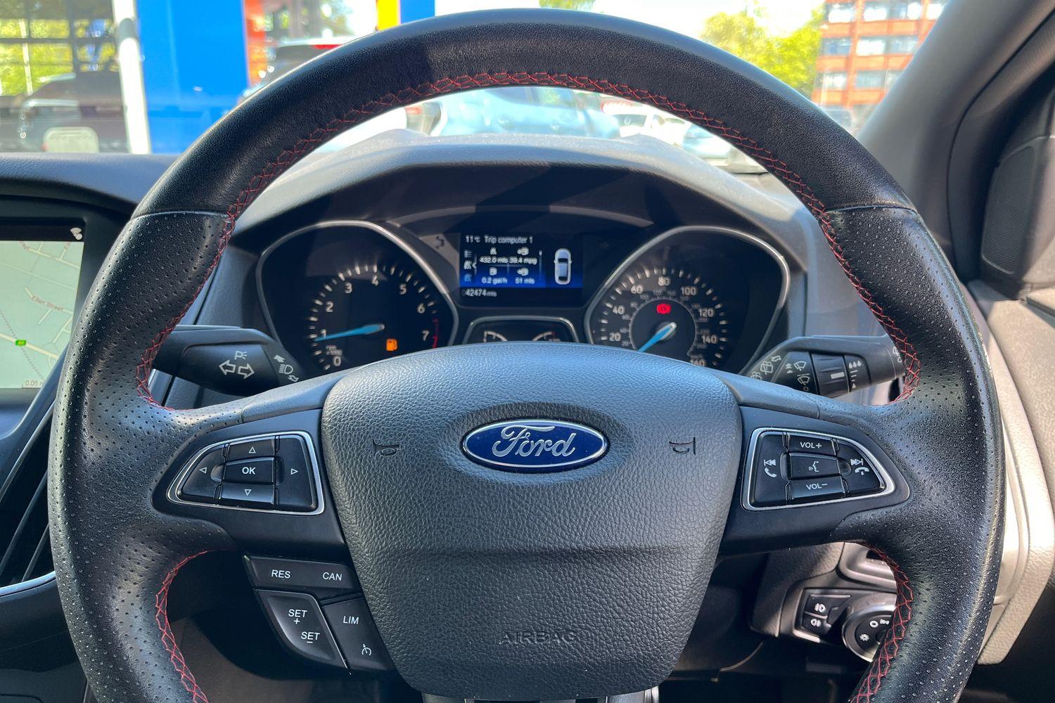 Ford FOCUS Photo 11