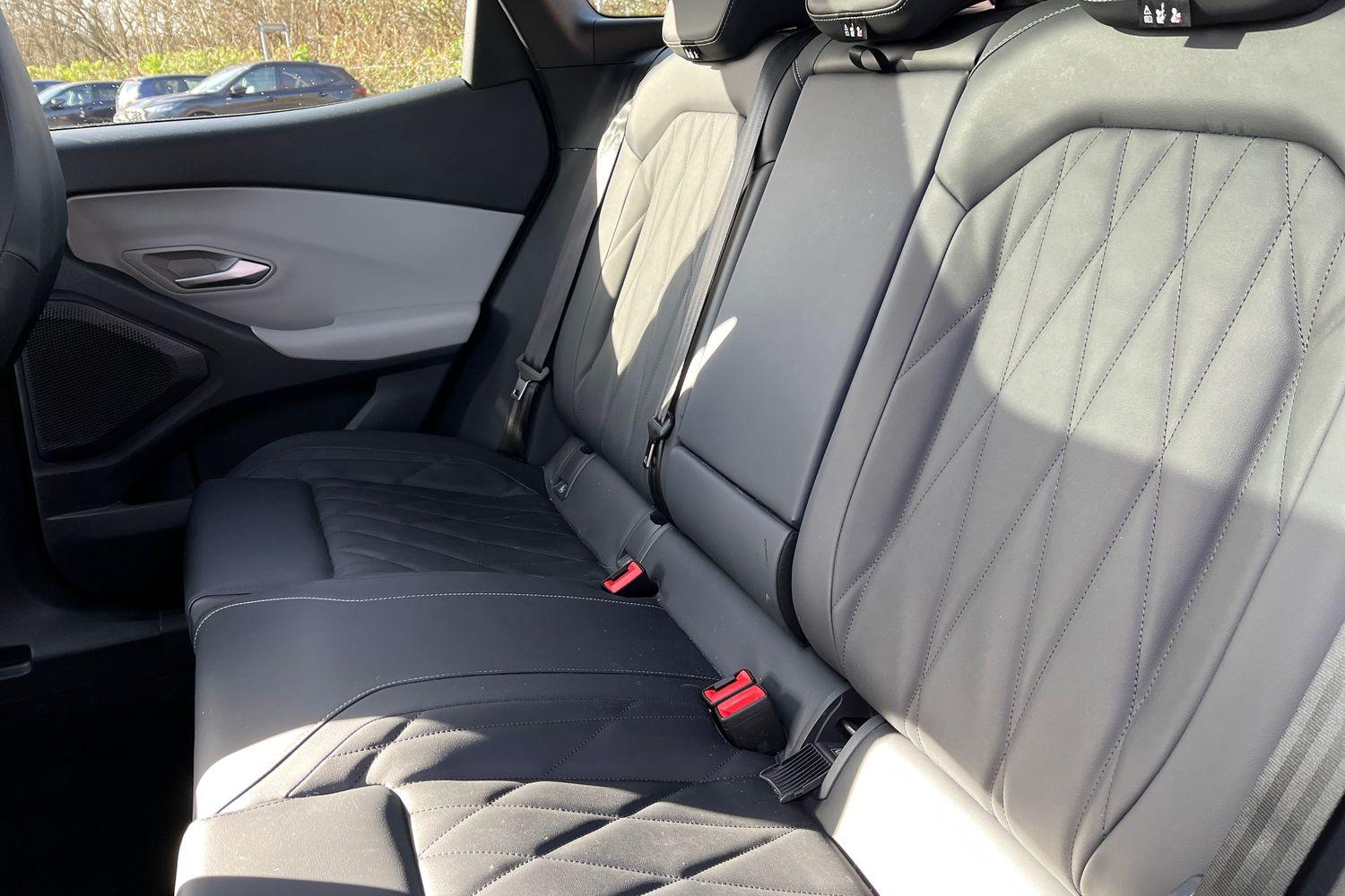 Ford EXPLORER Photo 34