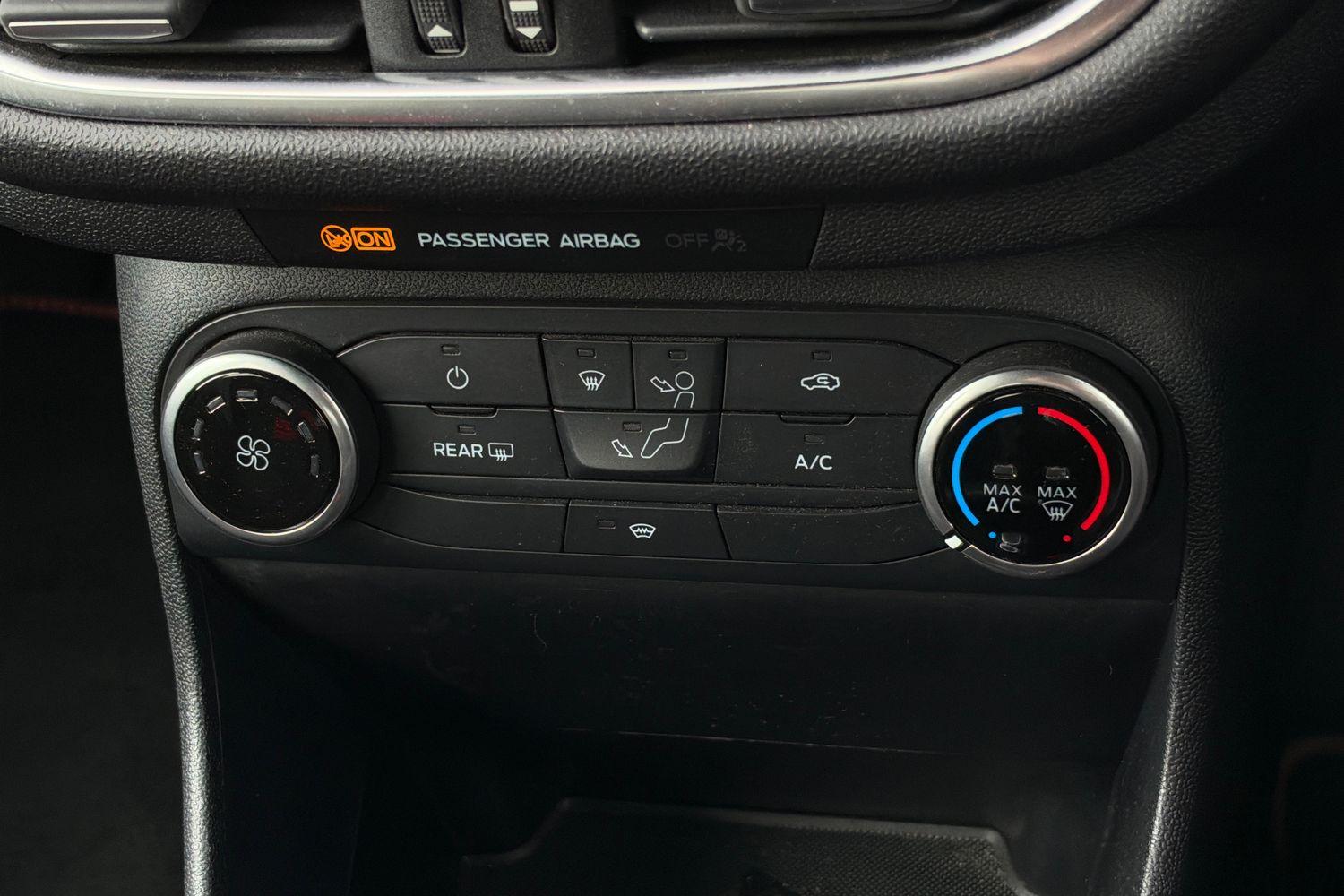 Ford FIESTA Photo 30