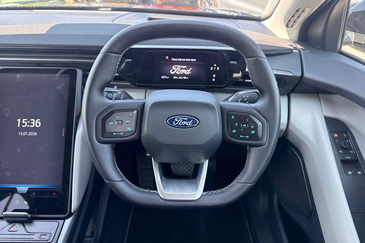 Ford EXPLORER Photo 11