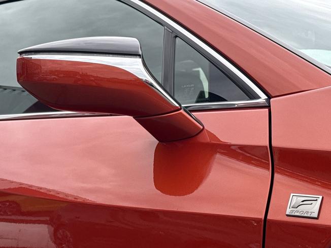 LEXUS Ux Photo 20
