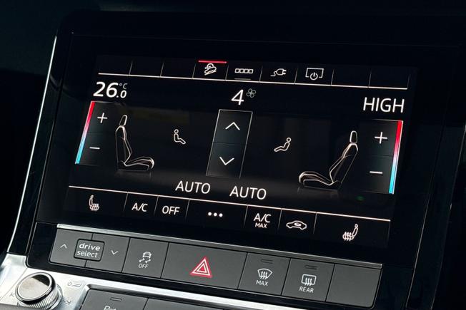 Audi Q8 Photo 42