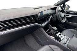 VOLKSWAGEN Touareg Photo 2