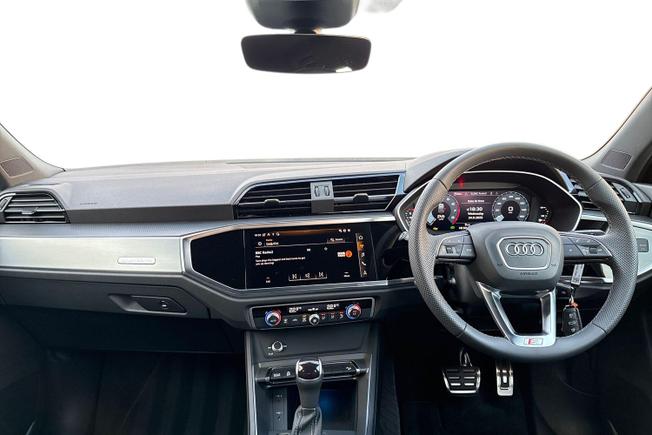 AUDI Q3 Photo 10