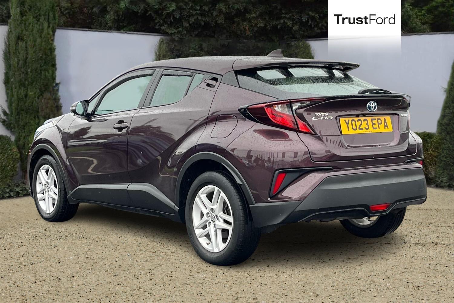 Toyota C-HR Photo 1
