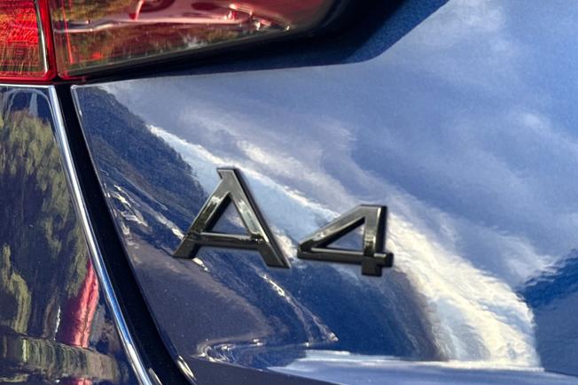 AUDI A4 Photo 26