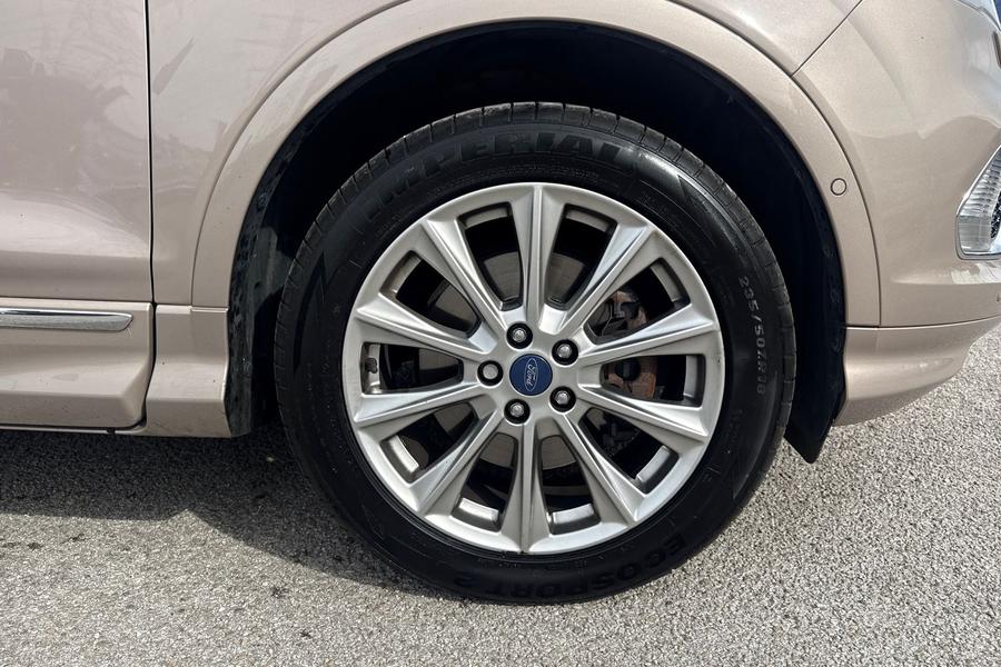 Ford KUGA VIGNALE Photo autoimg-a13067cd99ece3b508c3a05a2ecb2a628898e08a.jpg