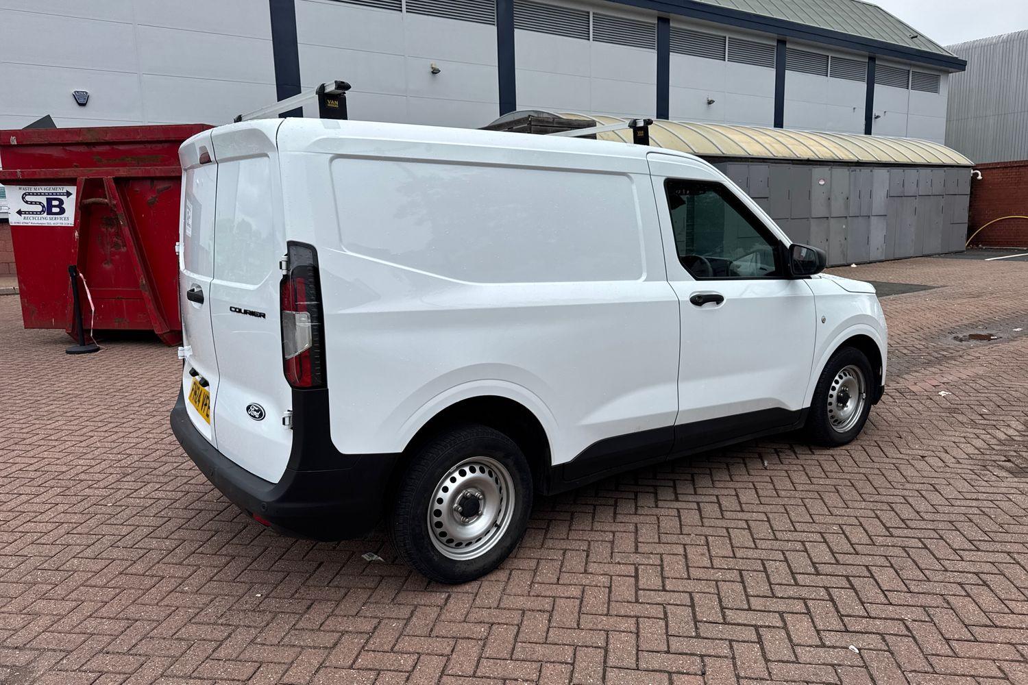 Ford TRANSIT COURIER Photo 6