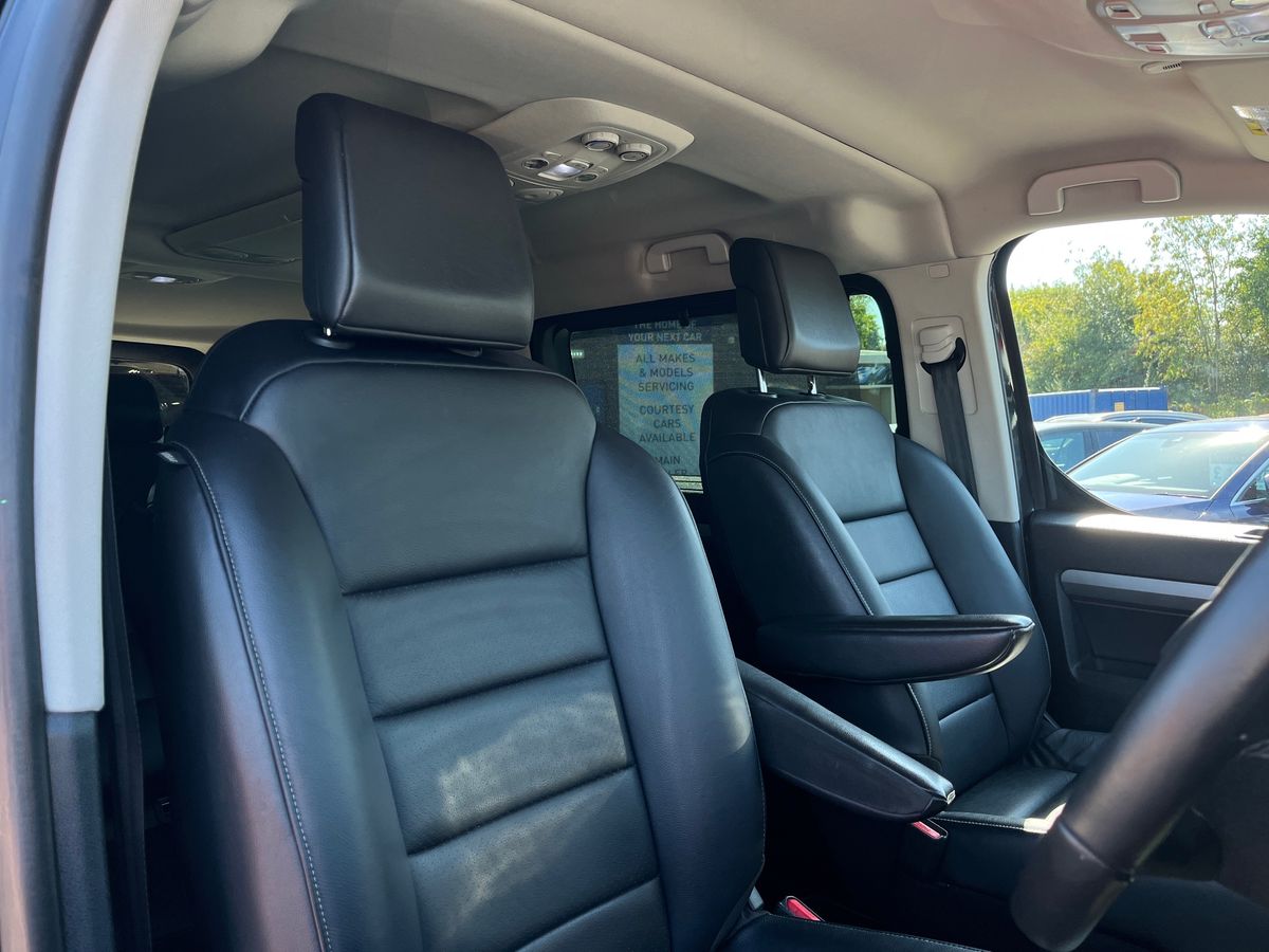 Peugeot e-Traveller Photo 25