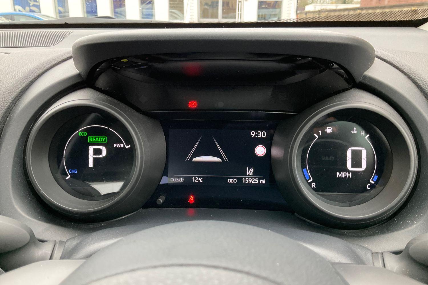 Toyota YARIS CROSS Photo 12