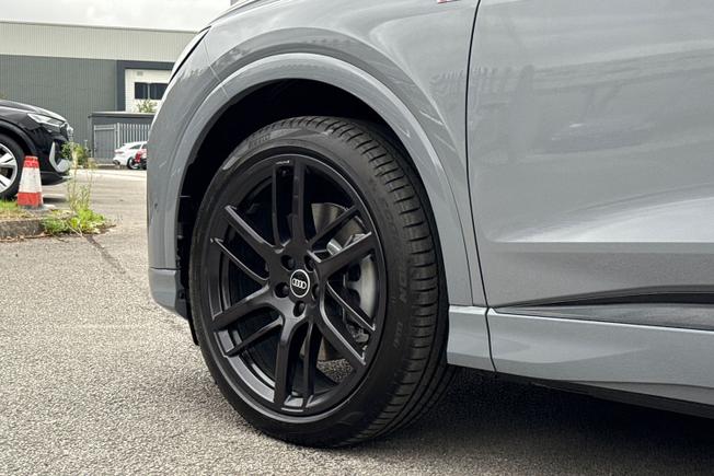 AUDI Q4 e-tron Photo 23