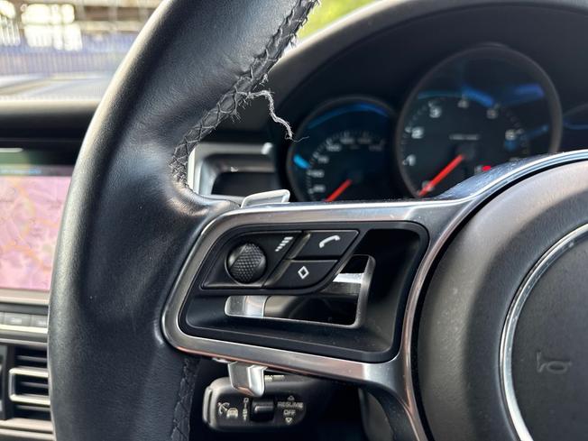 PORSCHE Macan Photo 16