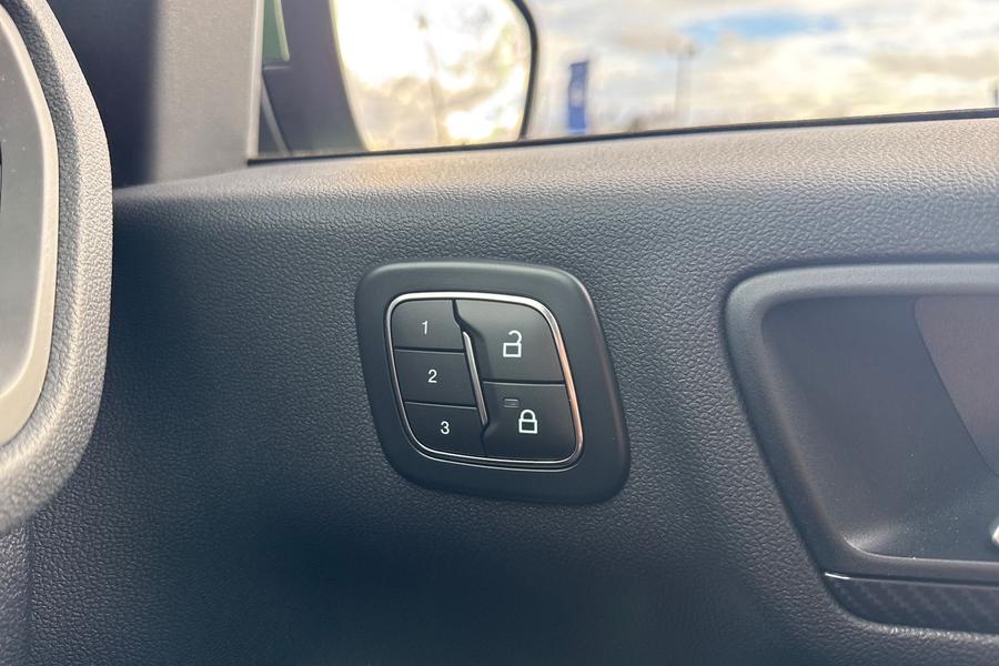 Ford KUGA Photo autoimg-a15809de03b9f71abeb29007df843fadff2af151.jpg