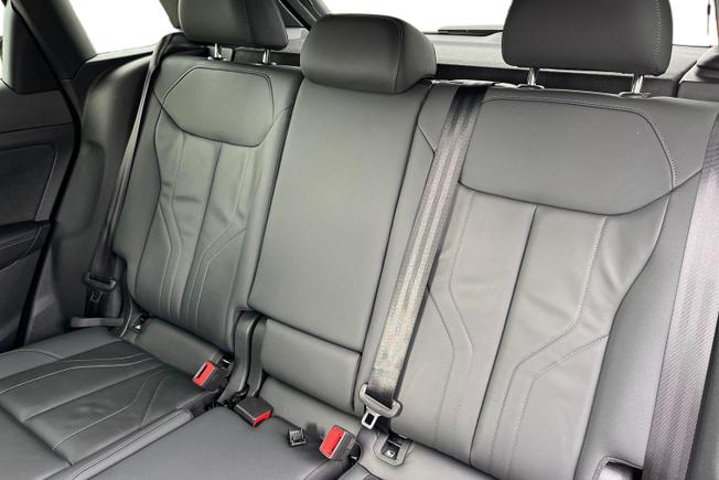 AUDI Q3 Photo 9