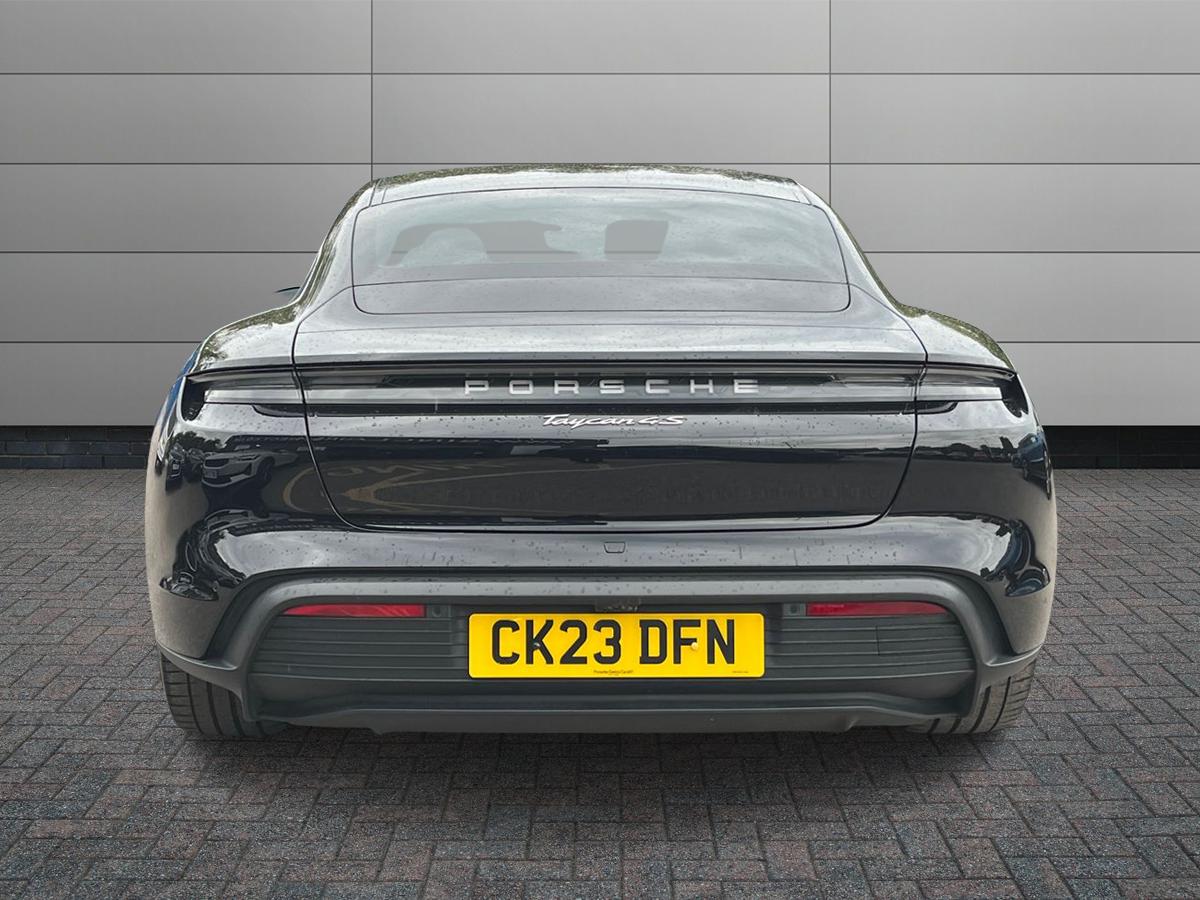 Porsche Taycan Photo 6