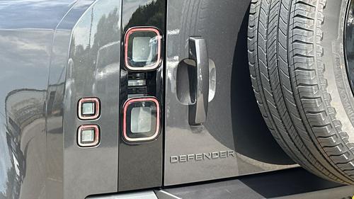 Land Rover Defender Photo autoimg-a168bd2f691f5f977f2dd9e99a2017591560d94a.jpg