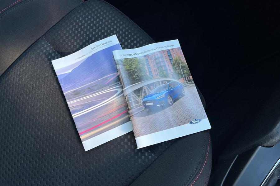 Ford FOCUS Photo autoimg-a175364b2956fed1ab2e23840376ba36dcab261c.jpg