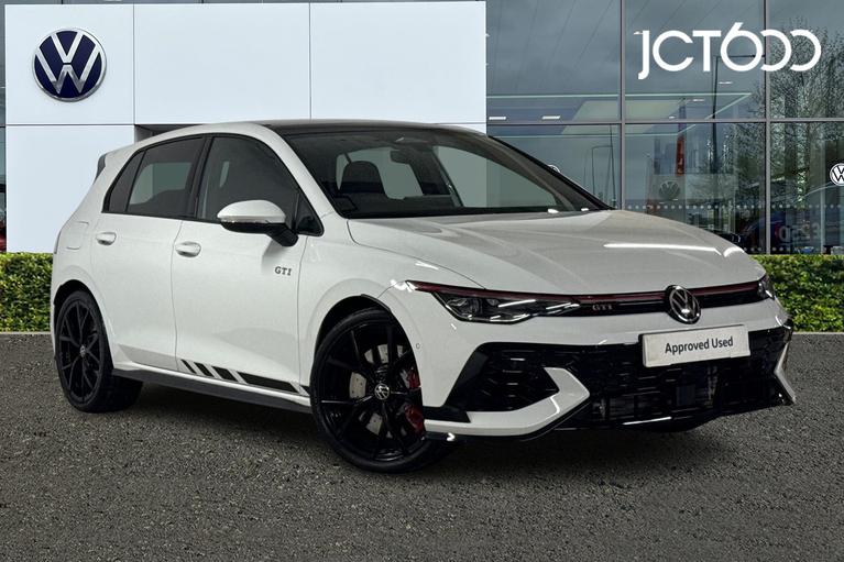 Used 2025 VOLKSWAGEN Golf 2.0 TSI GTI Clubsport Hatchback 5dr Petrol DSG Euro 6 (s/s) (300 ps) White at JCT600