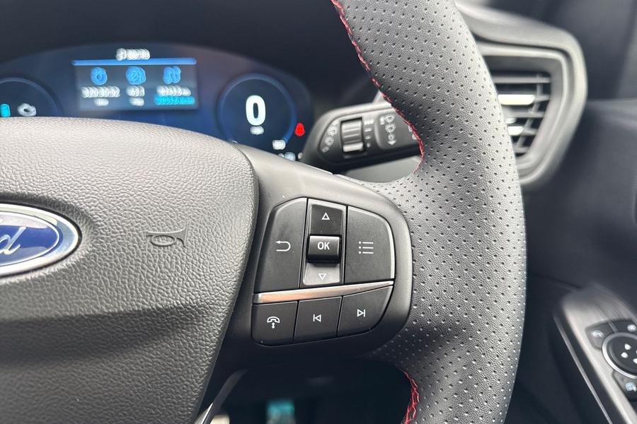Ford Kuga Photo autoimg-a17e3be25d8b4ddb9f8f46f49dba359e3cfaf8b1.jpg
