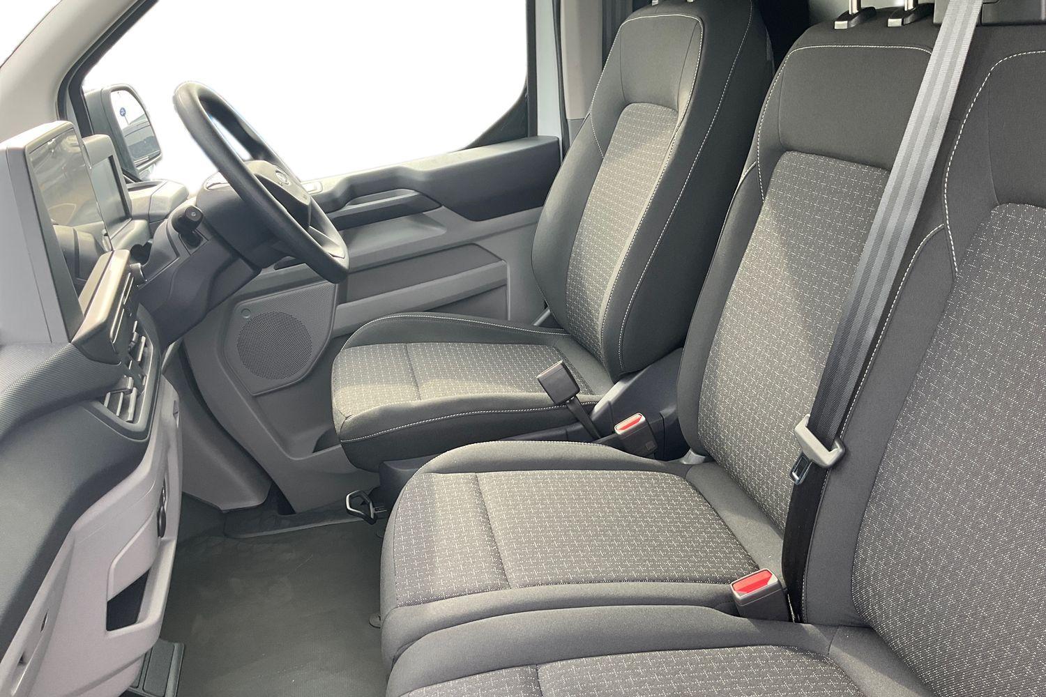 Ford E-Transit Custom Photo 9