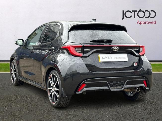 TOYOTA Yaris Photo 3