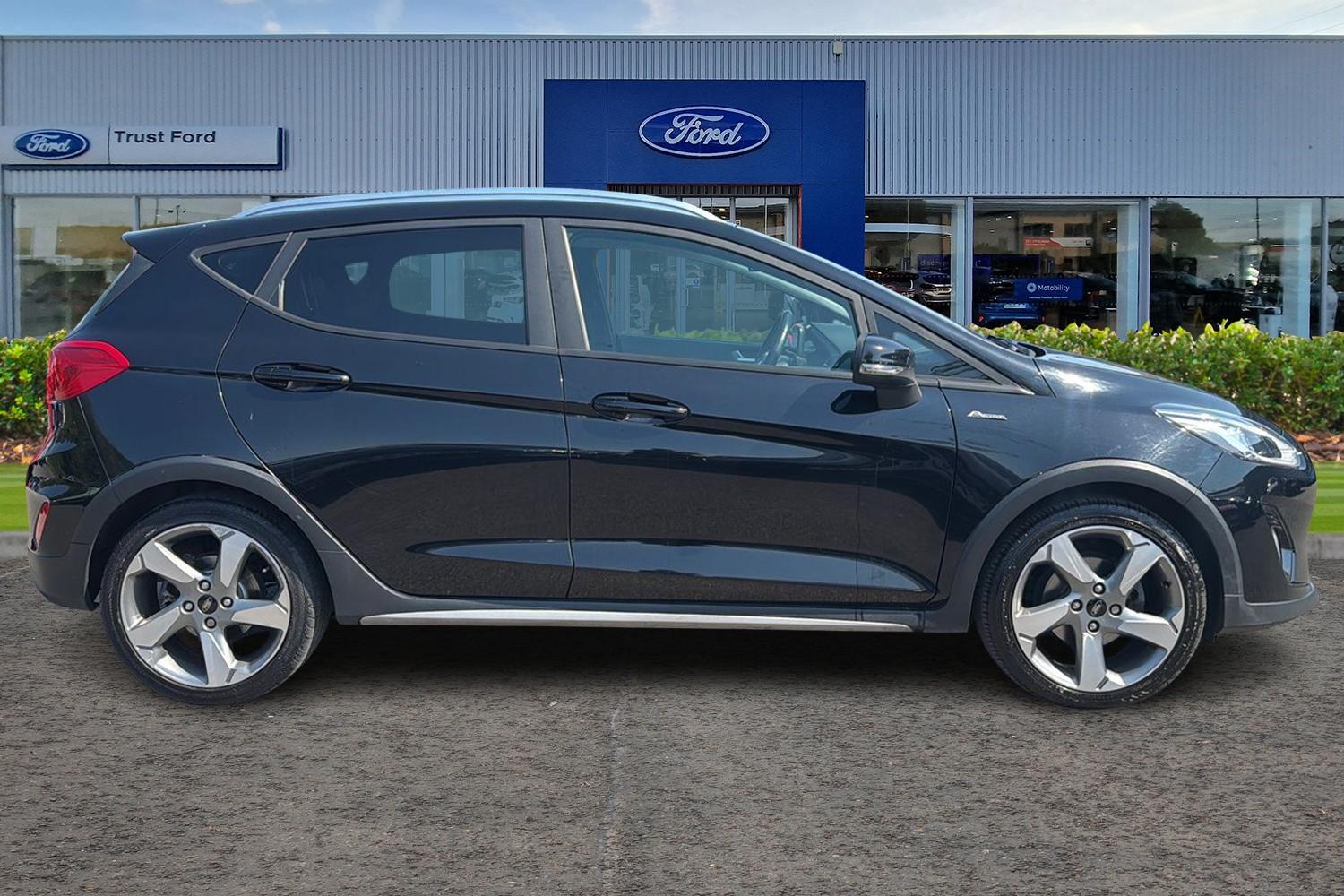 Ford FIESTA Photo 2