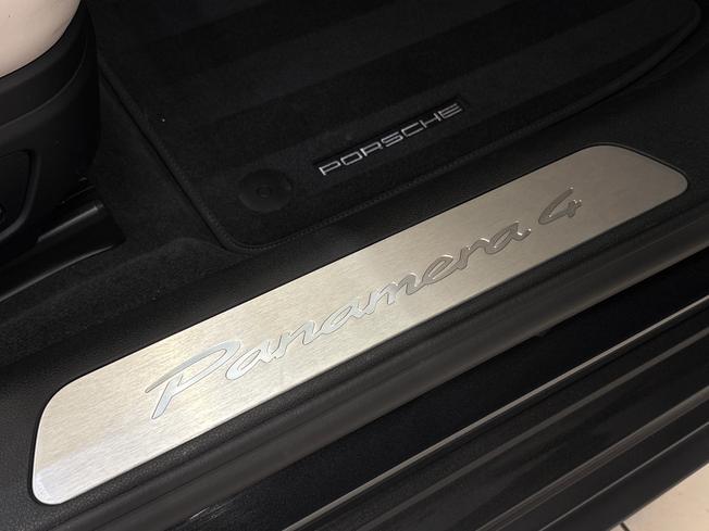 PORSCHE Panamera Photo 29
