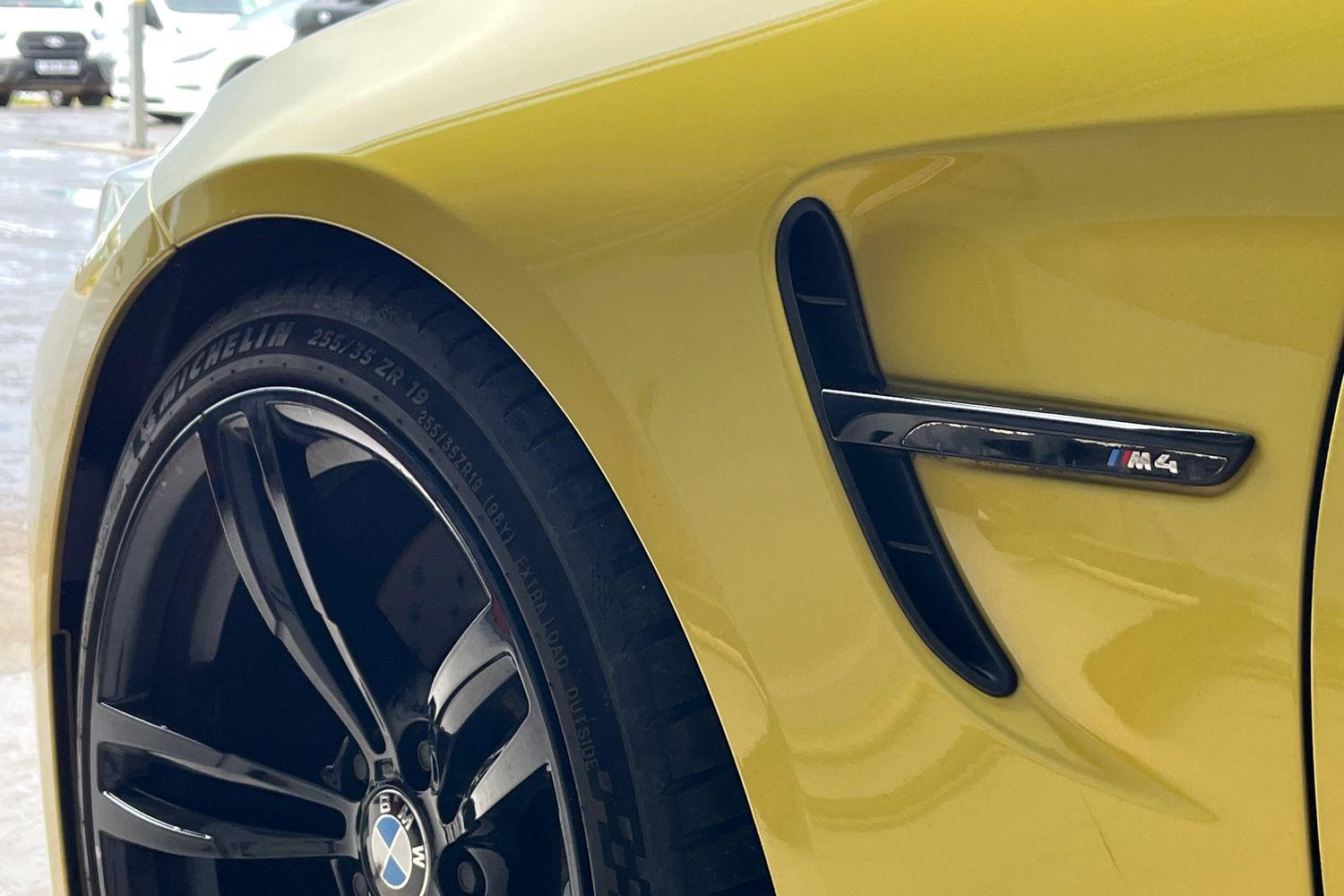 BMW M4 Photo 24