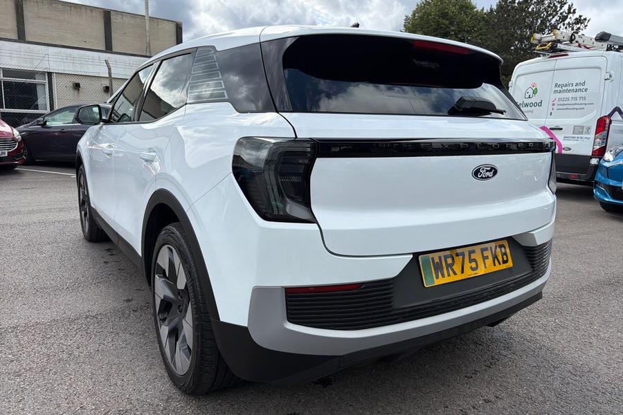 Ford Explorer Photo autoimg-a18d9fa3fbbf532bad4e13ec9f55f4ed4b6e24bc.jpg