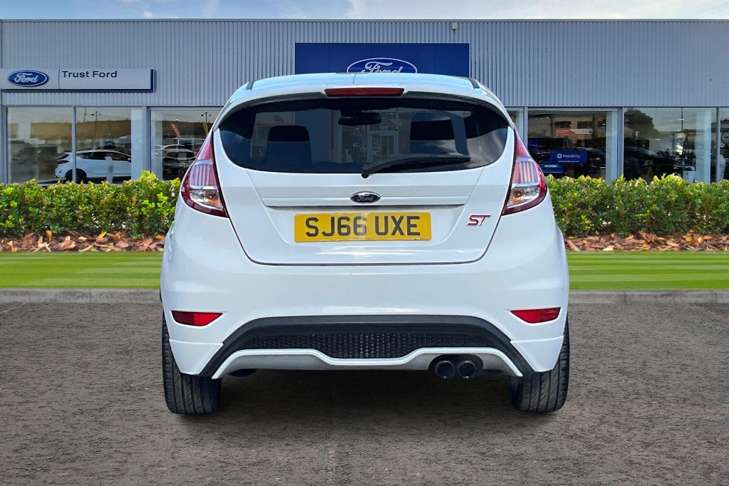 Ford FIESTA Photo 6