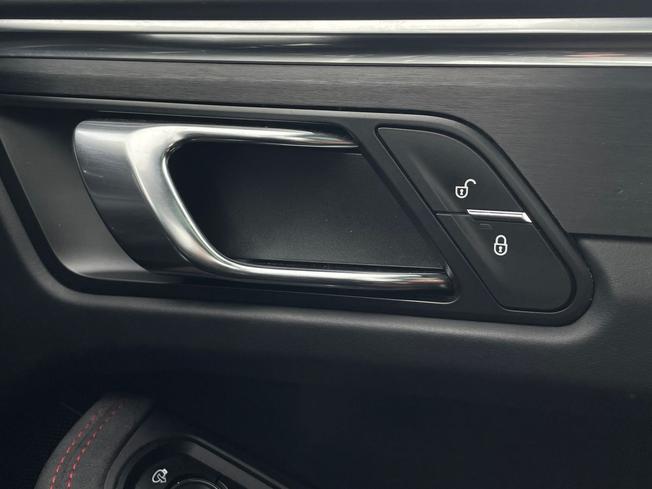 PORSCHE Macan Photo 37