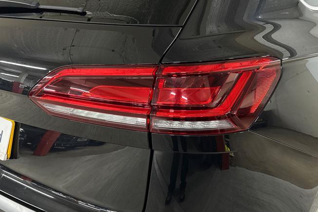 VOLKSWAGEN Touareg Photo 18
