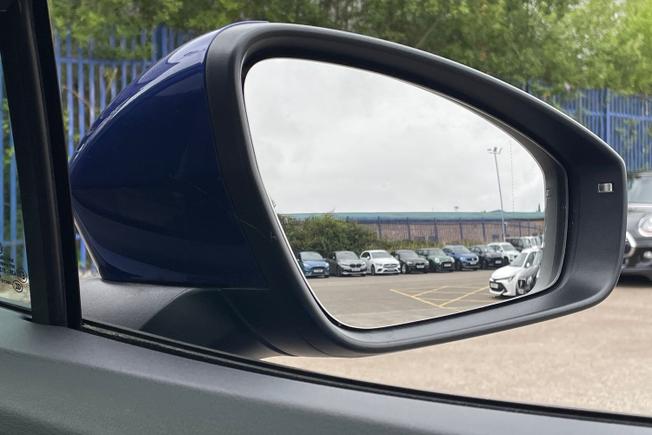 VOLKSWAGEN ID.4 Photo 36
