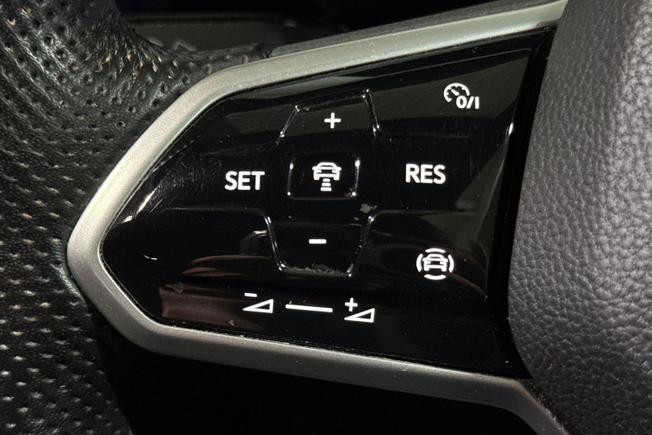 VOLKSWAGEN Golf Photo 16